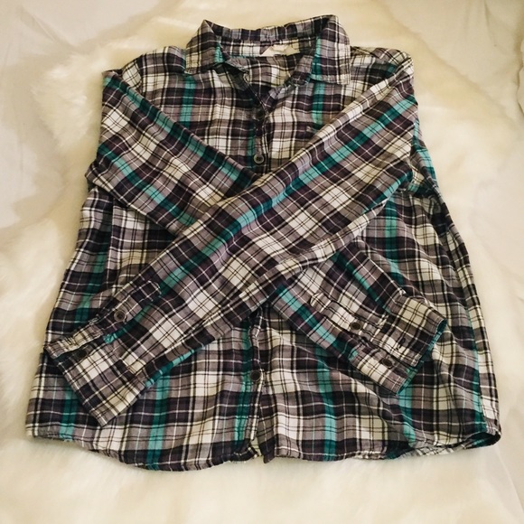 Woman Button down plaid shirt - Picture 2 of 8